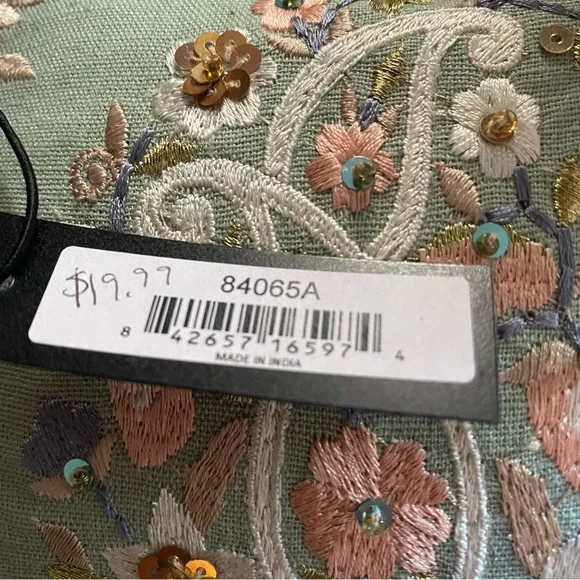 Beautifully detailed embroidered clutch! - Picture 12 of 15